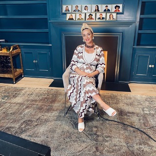 Katy Perry feet photo thumbnail