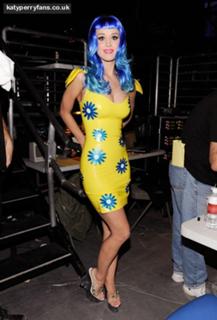 Katy Perry feet photo thumbnail