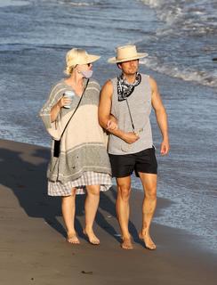 Katy Perry feet photo thumbnail