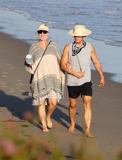 Katy Perry feet photo thumbnail