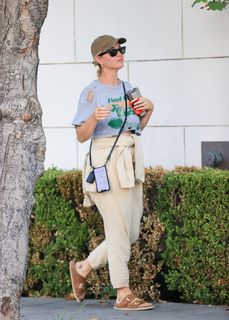 Katy Perry feet photo thumbnail