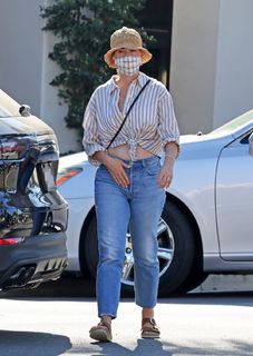 Katy Perry feet photo thumbnail