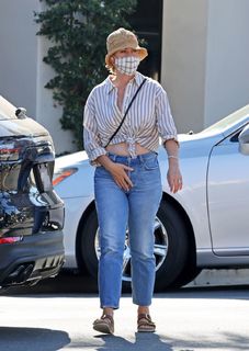 Katy Perry feet photo thumbnail