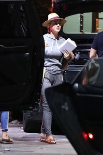 Katy Perry feet photo thumbnail