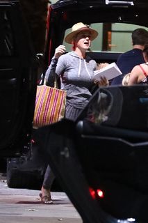 Katy Perry feet photo thumbnail