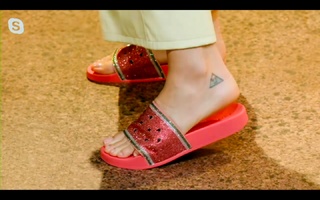 Katy Perry feet photo thumbnail