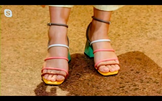 Katy Perry feet photo thumbnail