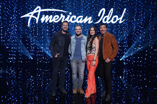 Katy Perry feet photo thumbnail
