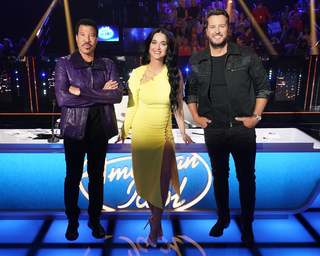 Katy Perry feet photo thumbnail