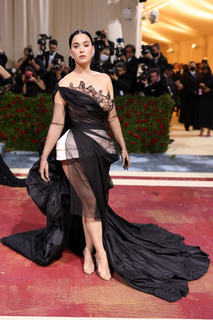 Katy Perry feet photo thumbnail
