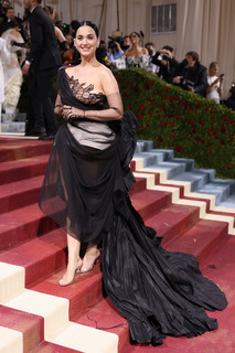 Katy Perry feet photo thumbnail