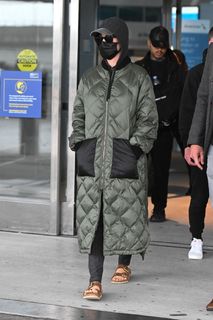 Katy Perry feet photo thumbnail