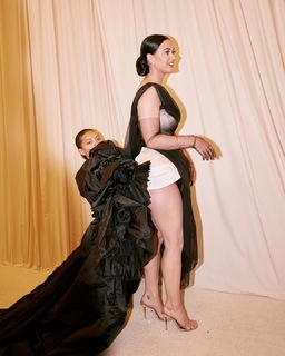 Katy Perry feet photo thumbnail