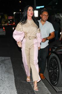 Katy Perry feet photo thumbnail