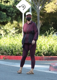 Katy Perry feet photo thumbnail