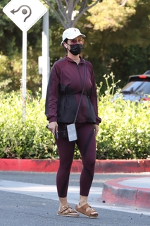 Katy Perry feet photo thumbnail
