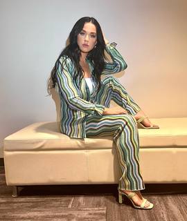 Katy Perry feet photo thumbnail