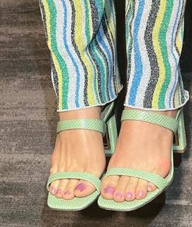 Katy Perry feet photo thumbnail