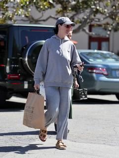 Katy Perry feet photo thumbnail