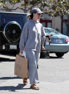 Katy Perry feet photo thumbnail