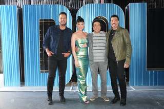 Katy Perry feet photo thumbnail