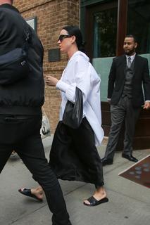 Katy Perry feet photo thumbnail