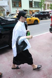 Katy Perry feet photo thumbnail