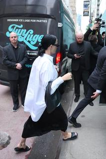 Katy Perry feet photo thumbnail