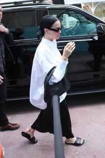 Katy Perry feet photo thumbnail