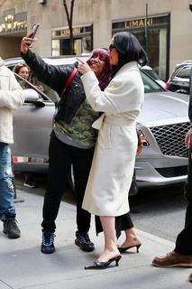 Katy Perry feet photo thumbnail
