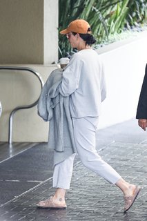 Katy Perry feet photo thumbnail