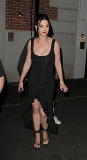 Katy Perry feet photo thumbnail