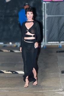 Katy Perry feet photo thumbnail