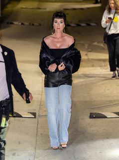Katy Perry feet photo thumbnail