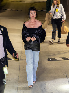 Katy Perry feet photo thumbnail