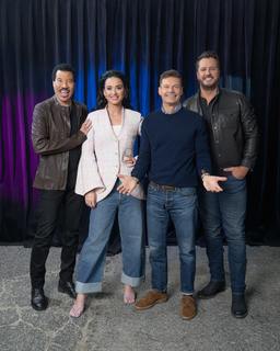 Katy Perry feet photo thumbnail