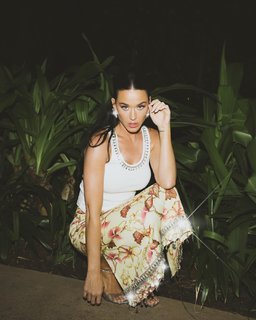 Katy Perry feet photo thumbnail