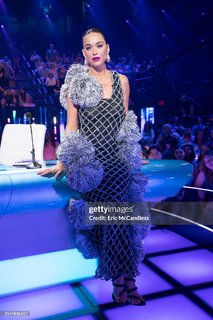 Katy Perry feet photo thumbnail