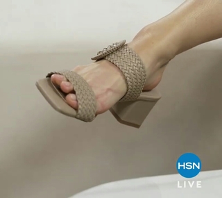 Katy Perry feet photo thumbnail