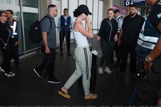 Katy Perry feet photo thumbnail