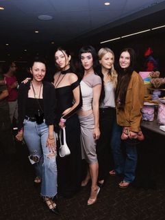 Katy Perry feet photo thumbnail