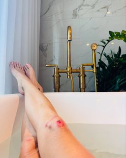 Katy Perry feet photo thumbnail