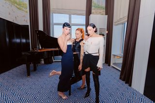 Katy Perry feet photo thumbnail