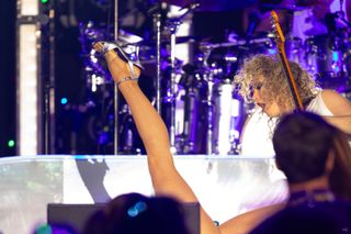 Katy Perry feet photo thumbnail