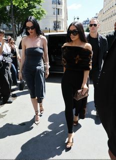 Katy Perry feet photo thumbnail