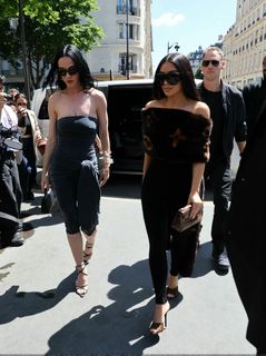 Katy Perry feet photo thumbnail