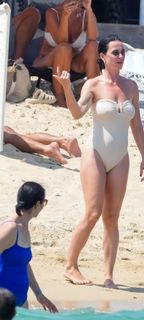 Katy Perry feet photo 15
