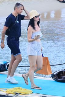 Katy Perry feet photo 4