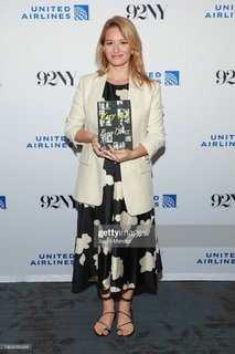 Katy Tur feet photo thumbnail