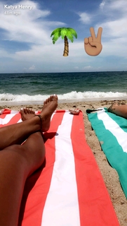 Katya Henry feet photo thumbnail